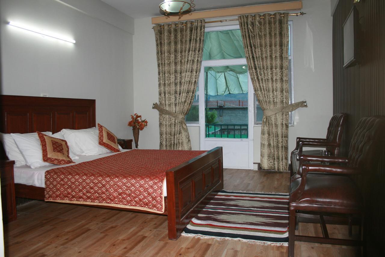 Pine Top Hotels Naran Bagian luar foto