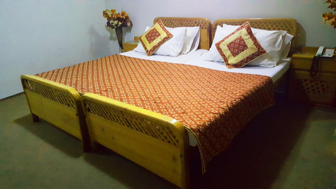 Pine Top Hotels Naran Bagian luar foto