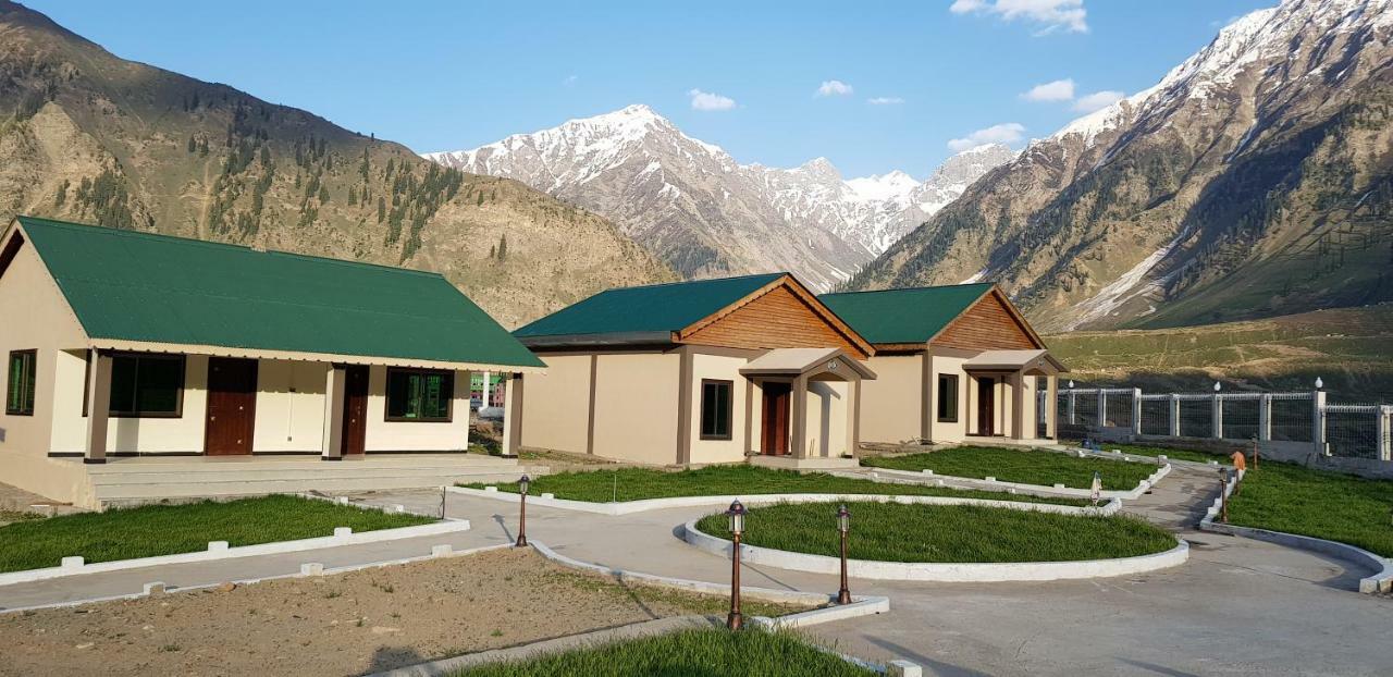 Pine Top Hotels Naran Bagian luar foto